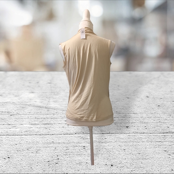 NWT Banana republic sleeveless wrap around look blouse beige top size M - Picture 4 of 13